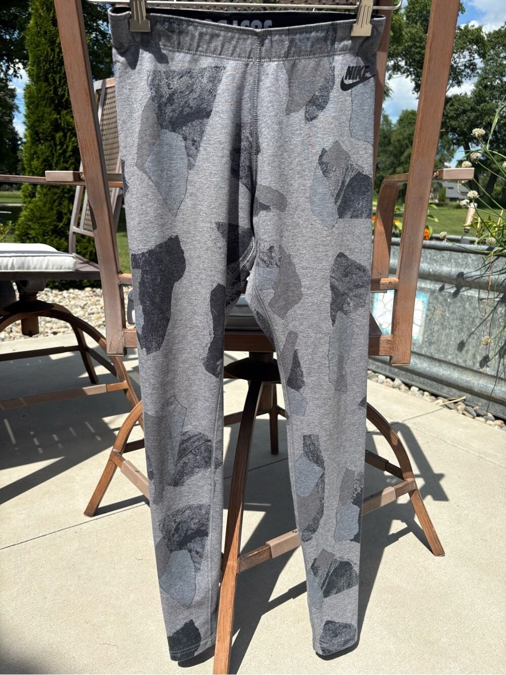 Nike Women’s Gray Camo Performance leggings- size S